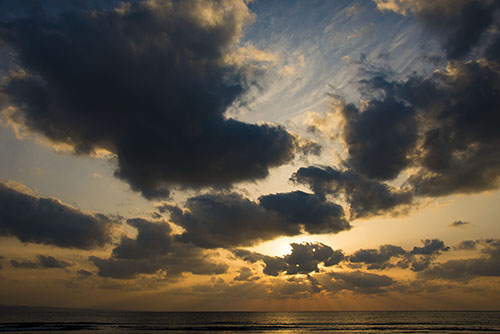 フリー写真素材233「雲と夕日」