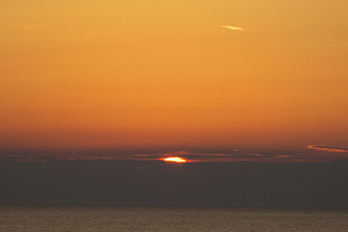 フリー写真素材162「雲と夕日」