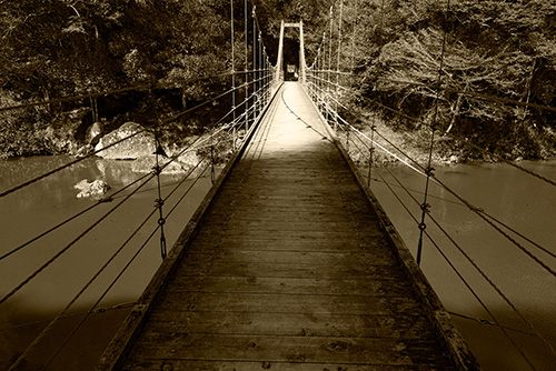2016年9月撮影のフリー写真素材206「橋（セピア色）」