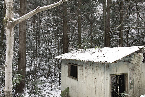 フリー写真素材263「小屋に積もった雪」